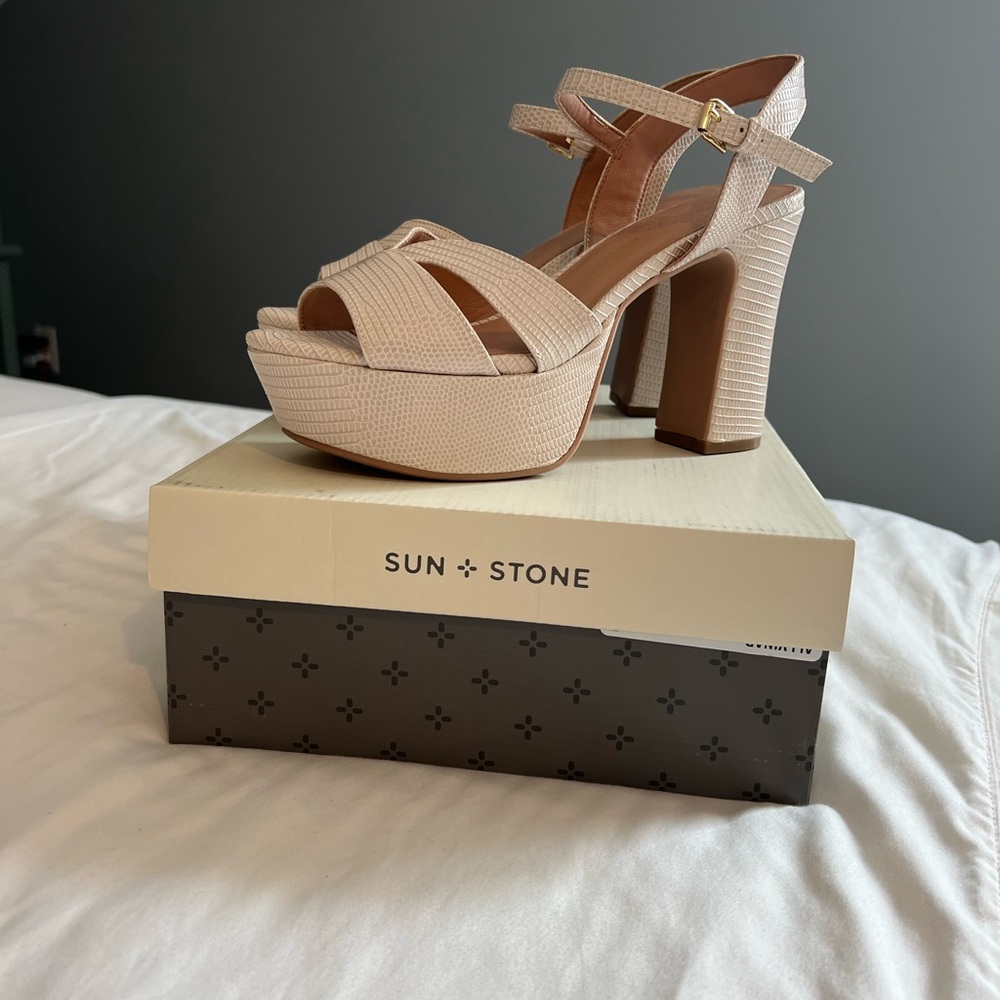Chinese Laundry Platform Sandal- never worn
